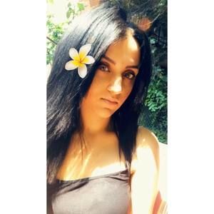 Meet your Posher, Lora